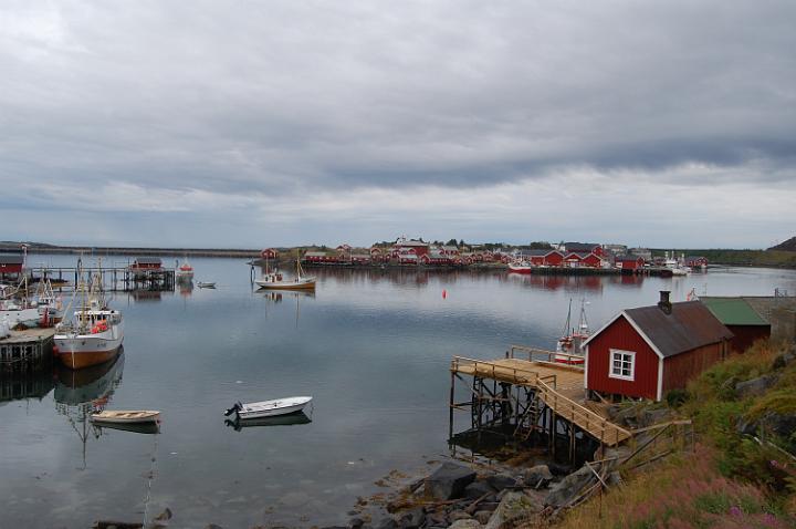 Villaggio di pescator alle Isole Lofoten2.JPG - AI PIEDI DELLA RUPE